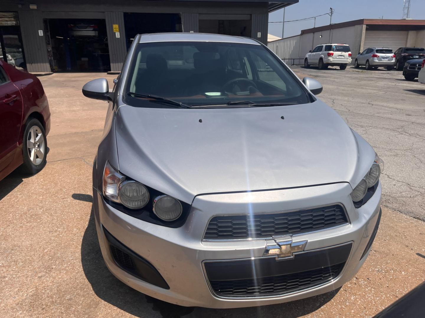 2013 SILVER CHEVROLET SONIC LT LT Auto Sedan (1G1JC5SHXD4) with an 1.8L L4 DOHC 24V FFV engine, 6-Speed Automatic transmission, located at 8101 E. Skelly Dr., Tulsa, OK, 74129, (918) 592-3593, 36.121891, -95.888802 - Photo#2